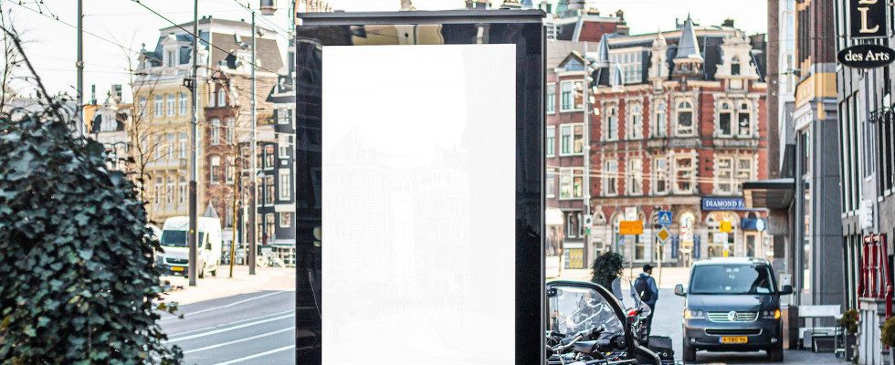 Mit digitaler Außenwerbung Social Feeds hacken: So maximiert Dynamic Content Optimization Reichweiten im DooH